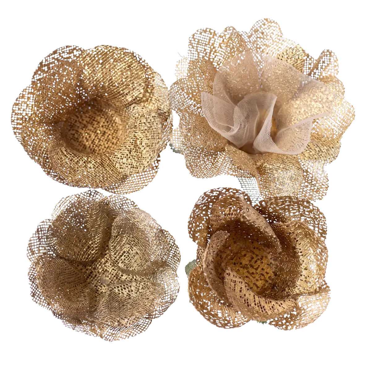 Quatro forminhas douradas da Embalarte em tela rendada, de brilho sóbrio, elegância para celebrar bodas