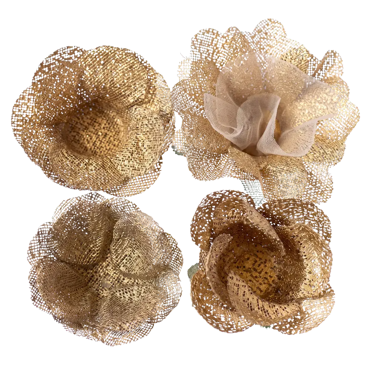 Quatro forminhas douradas da Embalarte em tela rendada, de brilho sóbrio, elegância para celebrar bodas