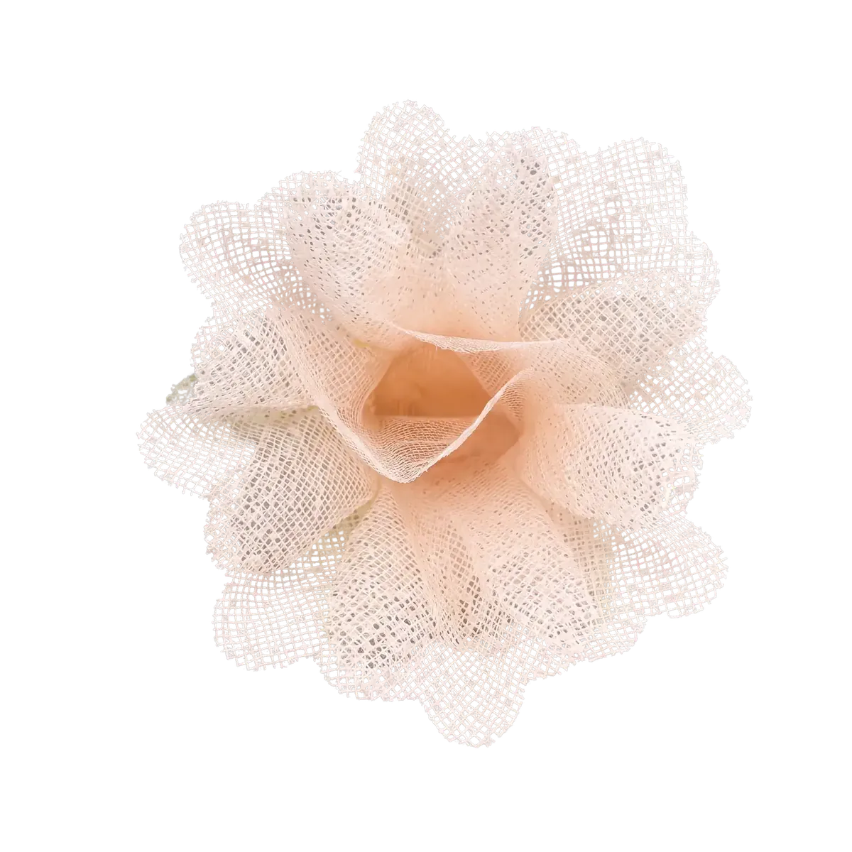 Forminha artesanal da Embalarte em organza marfim, de pétalas delicadas, o tom neutro que combina com a mesa de casamento